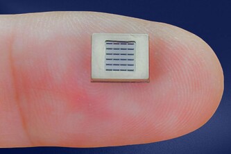 Chip jest lekki, wytrzymały i odporny na zakłócenia elektromagnetyczne (Źródło obrazu: xMEMS)