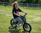 Rower elektryczny Himiway C1 został zaprojektowany z myślą o dzieciach. (Źródło zdjęcia: Himiway)