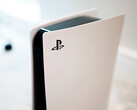 PlayStation 5 Slim może nie być aż tak dużo mniejsze od obecnego modelu, na zdjęciu. (Źródło zdjęcia: Charles Sims)