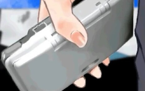 Trzymający Nintendo DS - "DAS". (Źródło zdjęcia: Cing Wiki)