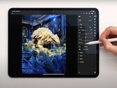 Nowa linia iPadów Pro została wyposażona w tandemowe ekrany OLED i nowy SoC M4. (Źródło: Dave2D na YouTube)