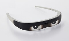 Automatyczna regulacja ostrości ViXion1 eliminuje potrzebę zdejmowania zwykłych okularów, aby zobaczyć małe obiekty z bliska. (Źródło: ViXion)