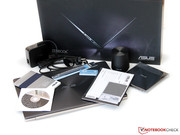 pudełko, laptop i akcesoria pudełko, laptop i akcesoria