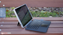 Envy x2 jako laptop z podpartym ekranem