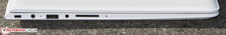 lewy bok: zaczep linki zabezpieczającej (Kensington Mini), gniazdo zasilania, kontrolka stanu akumulatora/zasilania, USB 2.0, gniazdo audio, czytnik kart pamięci, przycisk Novo