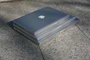 porównanie trzech MacBooków Pro: (od góry) MBP 13, MBP 15 i MBP 17