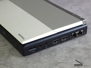złącza na prawym boku: 2x USB 2.0, RJ11, RJ45, gniazda audio