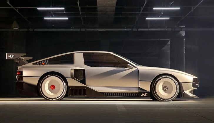 Projekt jest często porównywany do DeLoreana (Źródło zdjęcia: Hyundai)
