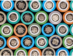 Nowe metody recyklingu baterii mogą obniżyć cenę samochodów elektrycznych (zdjęcie: Redwood Materials)