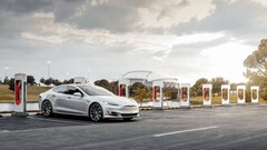 Tesla będzie teraz wyświetlać czas oczekiwania na stację Supercharger (zdjęcie: Tesla)