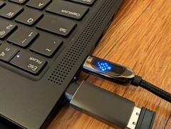 Ten kabel Baseus USB-C ma odczyt w czasie rzeczywistym watów i teraz już nigdy nie możemy się cofnąć