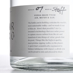 AIR Vodka z biodegradowalnymi etykietami