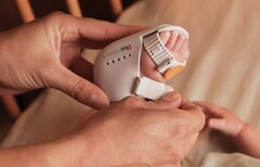 Stork Boot firmy Masimo zapewnia ciągłe monitorowanie parametrów życiowych niemowląt. (Źródło: Masimo)