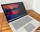 Seria Surface Laptop już dawno powinna zostać odświeżona, na zdjęciu Surface Laptop 5 15. (Źródło zdjęcia: Notebookcheck)