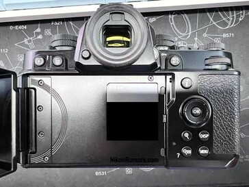 Wyświetlacz z tyłu Nikona Zf wygląda na w pełni wyartykułowany. (Źródło zdjęcia: Nikon Rumors)