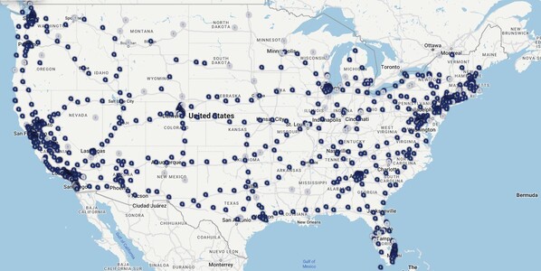 Ładowarki elektryczne o dużej prędkości usiane są w krajobrazie USA w 2023 roku - a to tylko jeden dostawca. (Źródło obrazu: Electrify America)