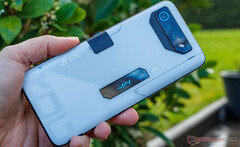 ROG Phone 7 Ultimate może wkrótce zostać zastąpiony następcą z procesorem Snapdragon 8 Gen 3. (Źródło obrazu: Notebookcheck)