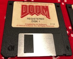 Oryginalna dyskietka instalacyjna Doom 1.9 (źródło: Etsy UK)