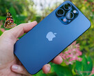 Mówi się, że iPhone 16 Pro pożyczy 5-krotny teleobiektyw iPhone'a 15 Pro Max, na zdjęciu. (Źródło zdjęcia: Notebookcheck)