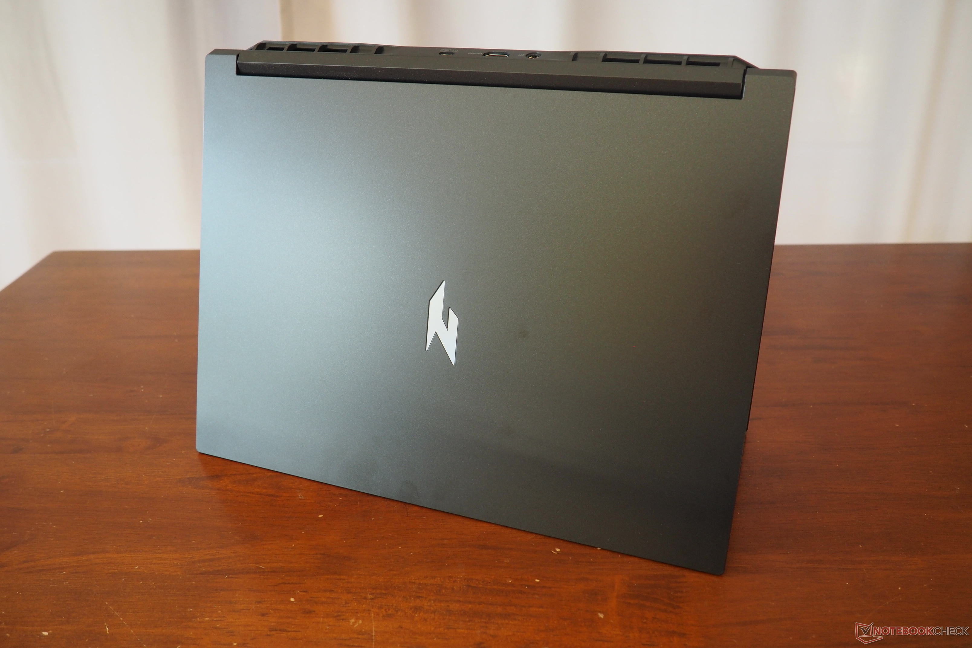 Cud baterii: Acer Nitro V 16 AI zapewnia zaskakująco długi czas pracy na baterii