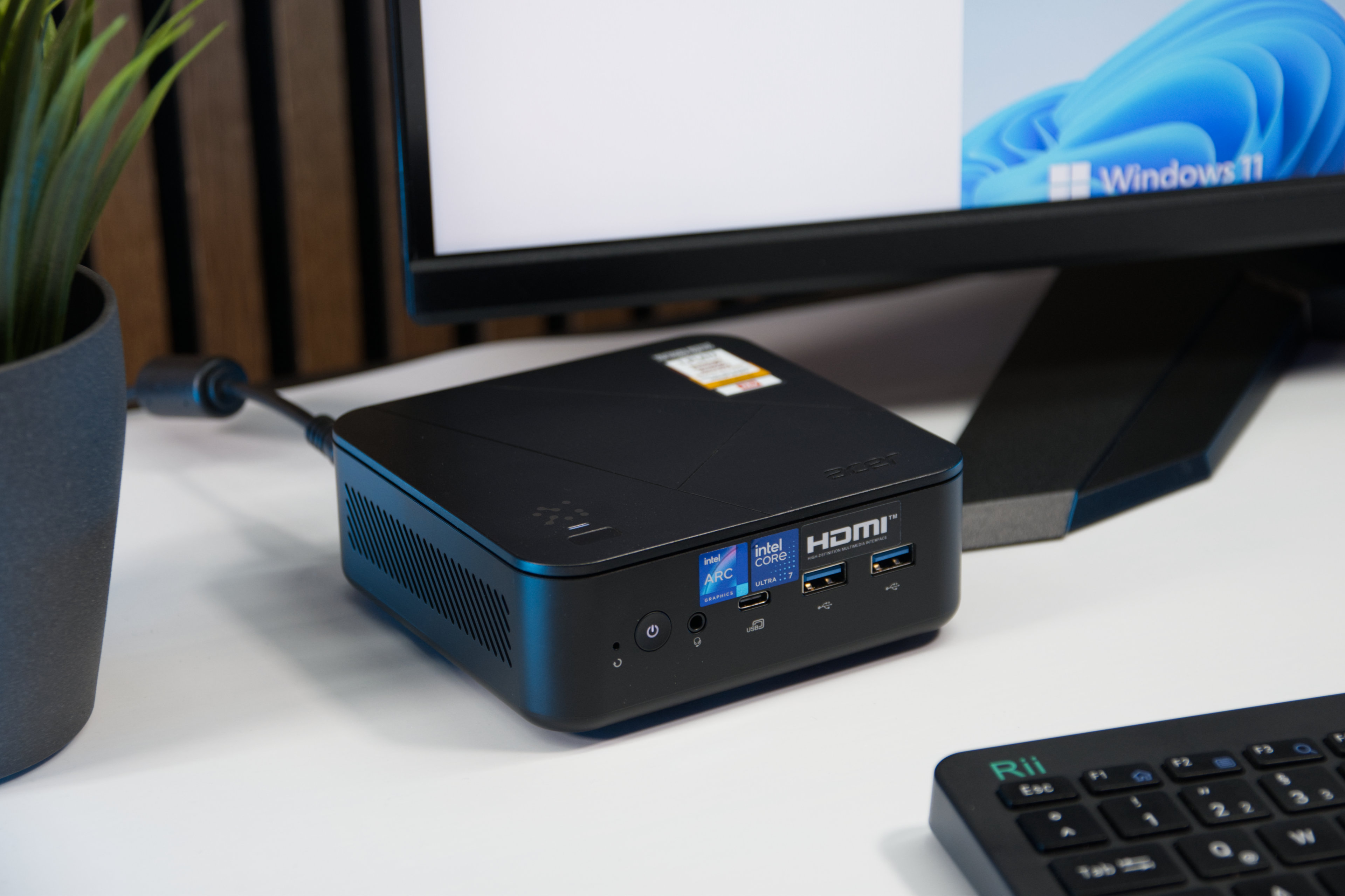 Recenzja minikomputera Acer: Zaskakująco wydajny – dopóki nie przyjrzy się Pan/Pani dyskowi SSD