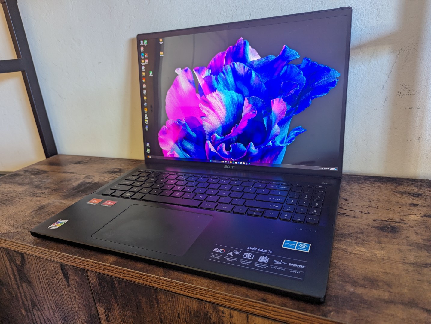 N*R様 acer Swift SFE16 Edge Ryzen7 7840U 薄型ノートにもRyzenのZen 4到来。Ryzen 7 7840U搭載のAcer Swift Edge