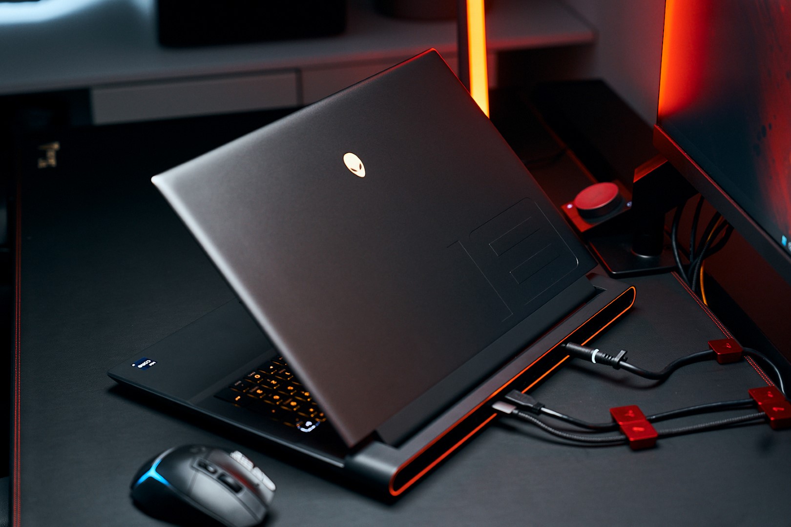 ドラゴン Recenzja laptopa MSI Titan 18 HX A14VIG: Rok smoka