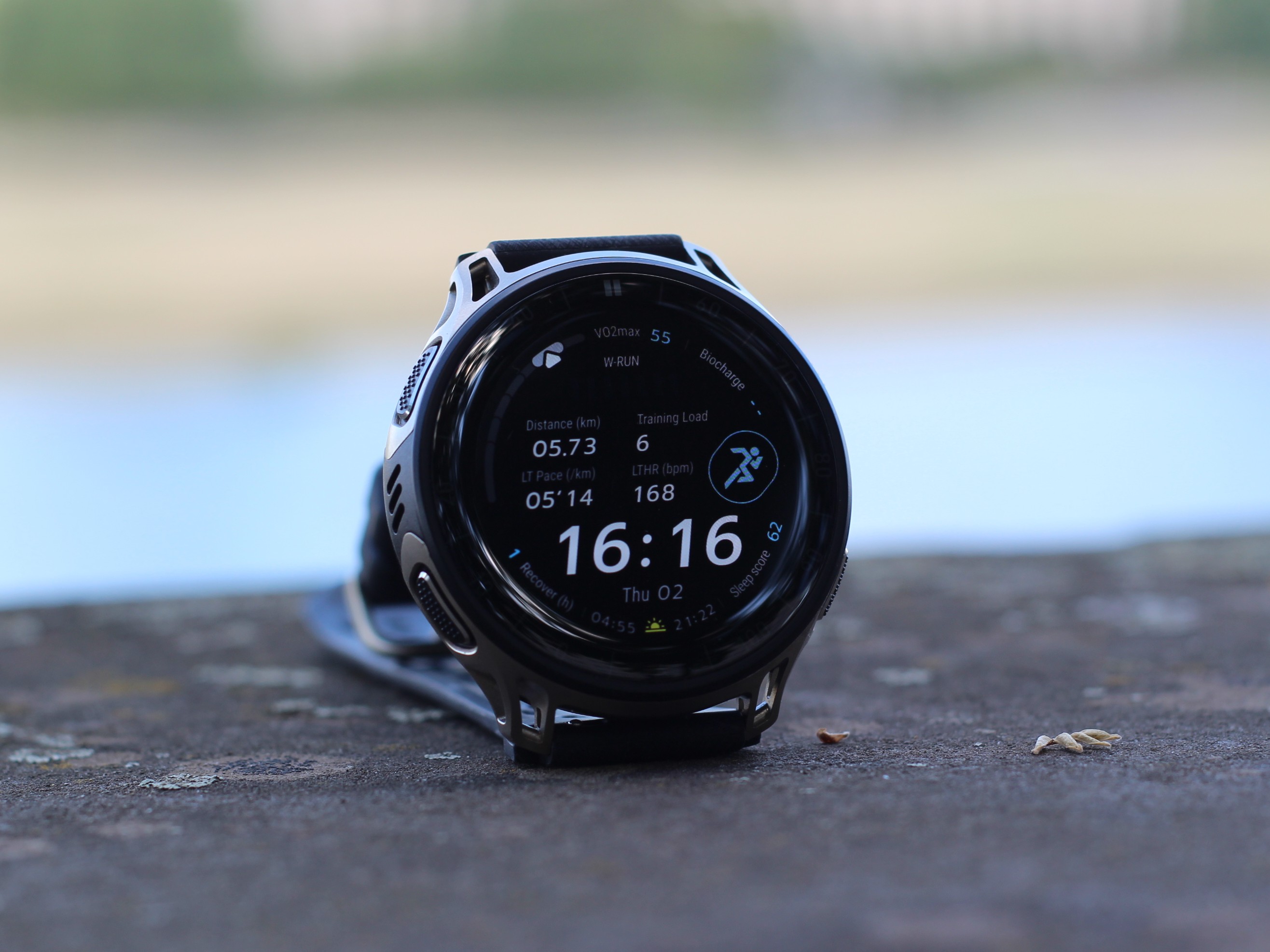 Recenzja smartwatcha z tytanu: Amazfit Cheetah 2 Pro sprawdza się dobrze pomimo drobnego niedociągnięcia w projekcie