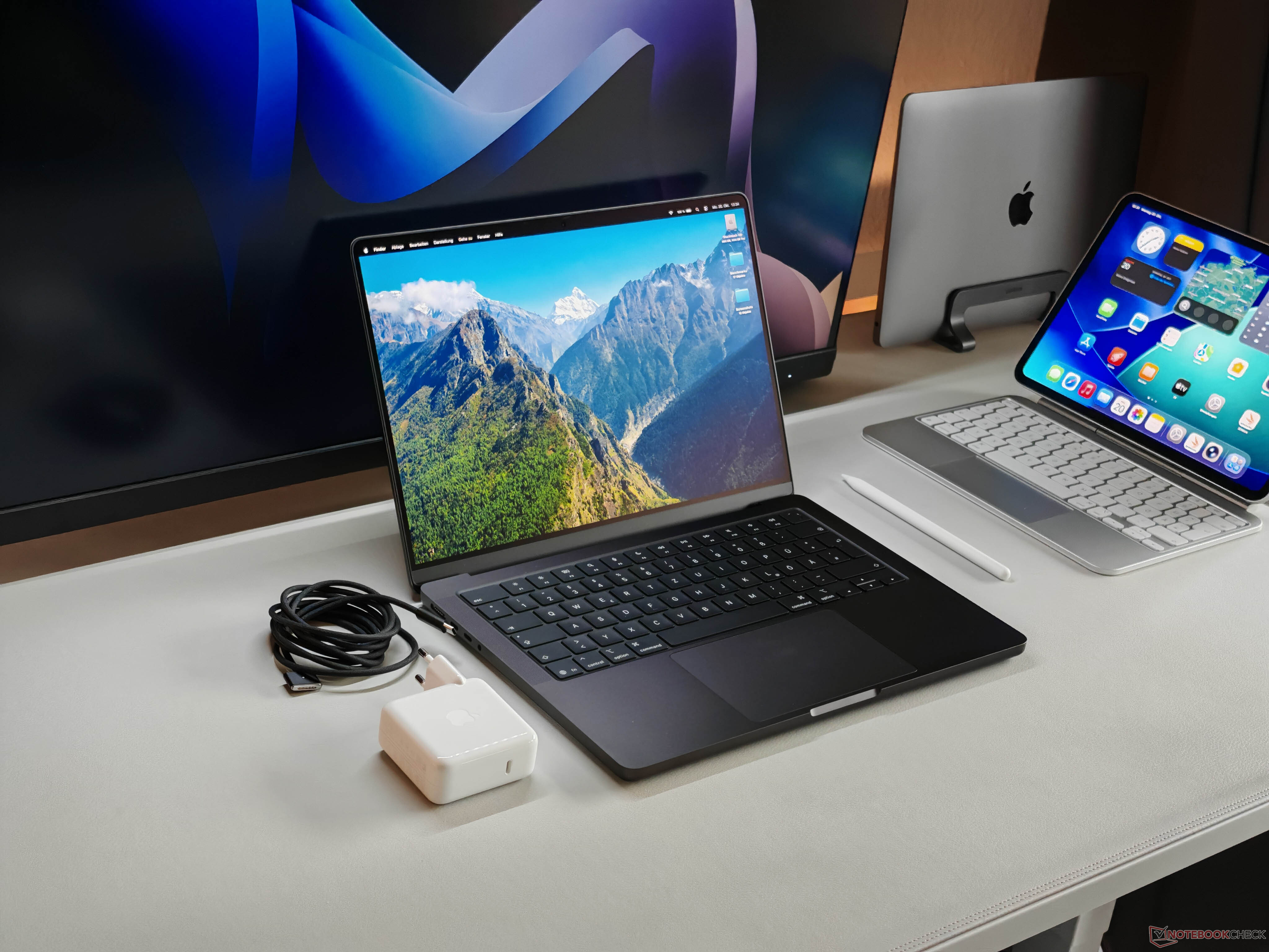 Apple Recenzja MacBooka Pro M5 (2025) - najszybsza wydajność jednordzeniowa na świecie