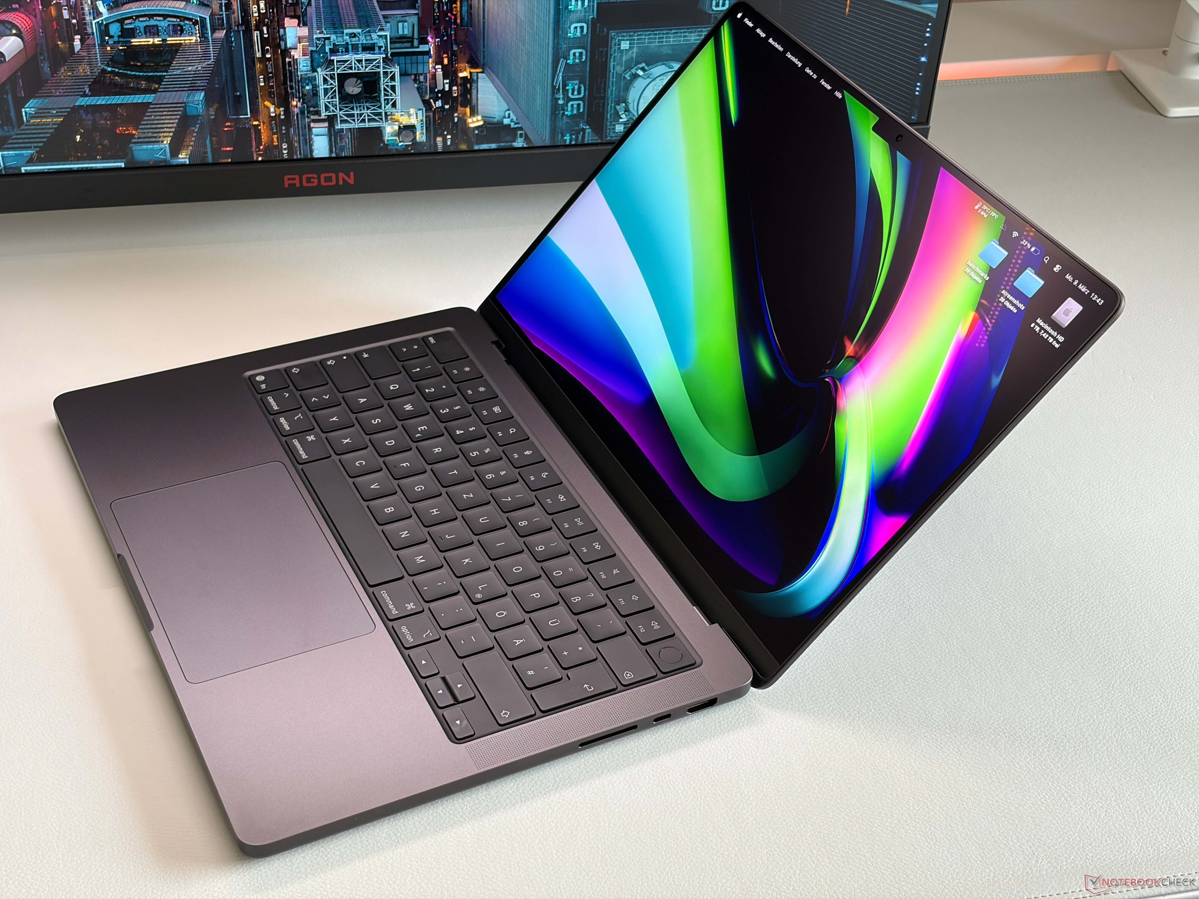 ApplemacBook Pro 14 M5 Max ma swoje wady, ale przez cały czas jest prawie bezkonkurencyjny