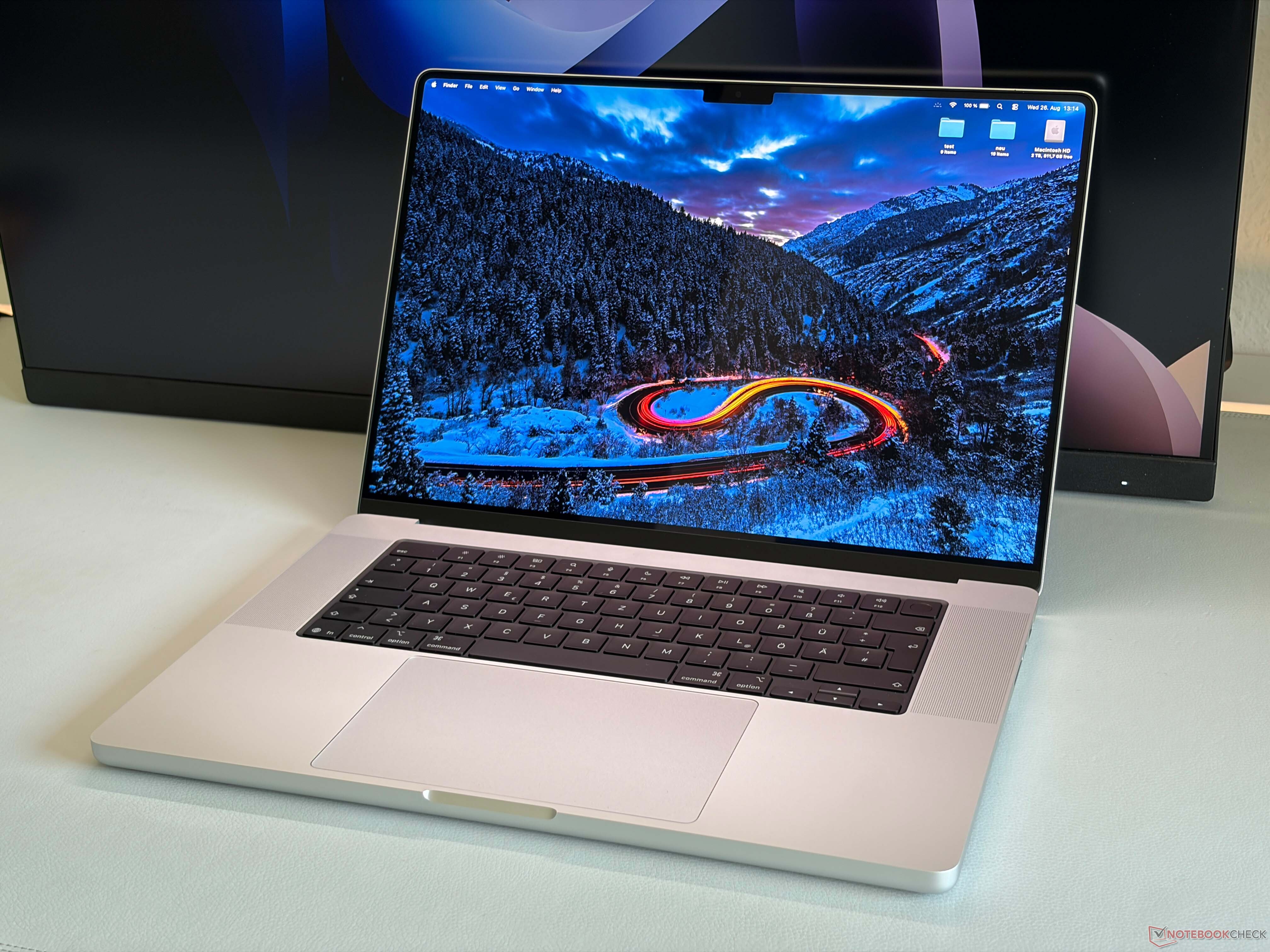 Zasilacz o mocy 140 W do komputera Apple MacBook Pro 16 jest niewystarczający, ale nic nie można na to poradzić