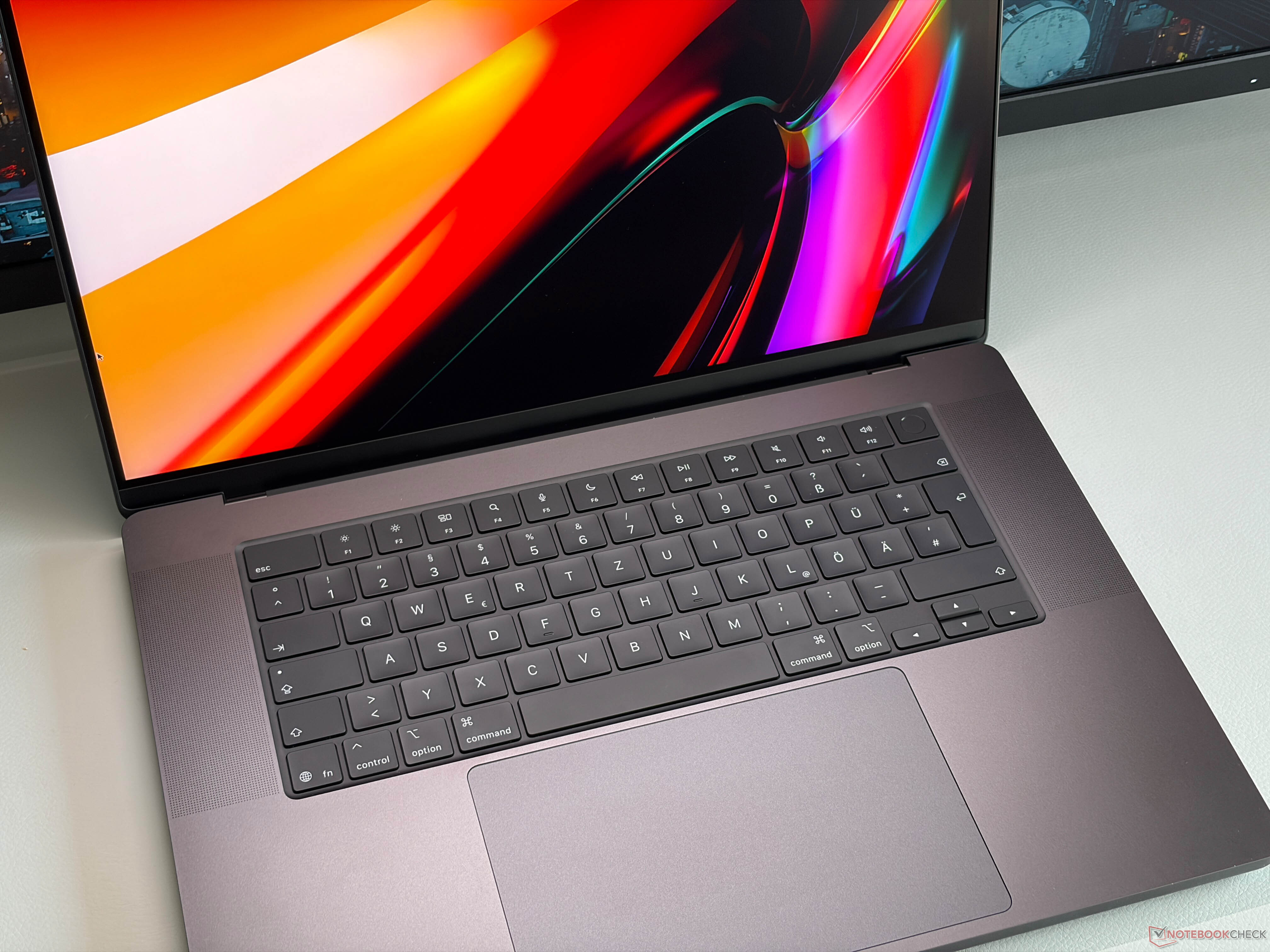 Apple Recenzja MacBooka Pro 16 2026 - M5 Pro sprawia, iż jeden z najlepszych laptopów multimedialnych pozostało lepszy