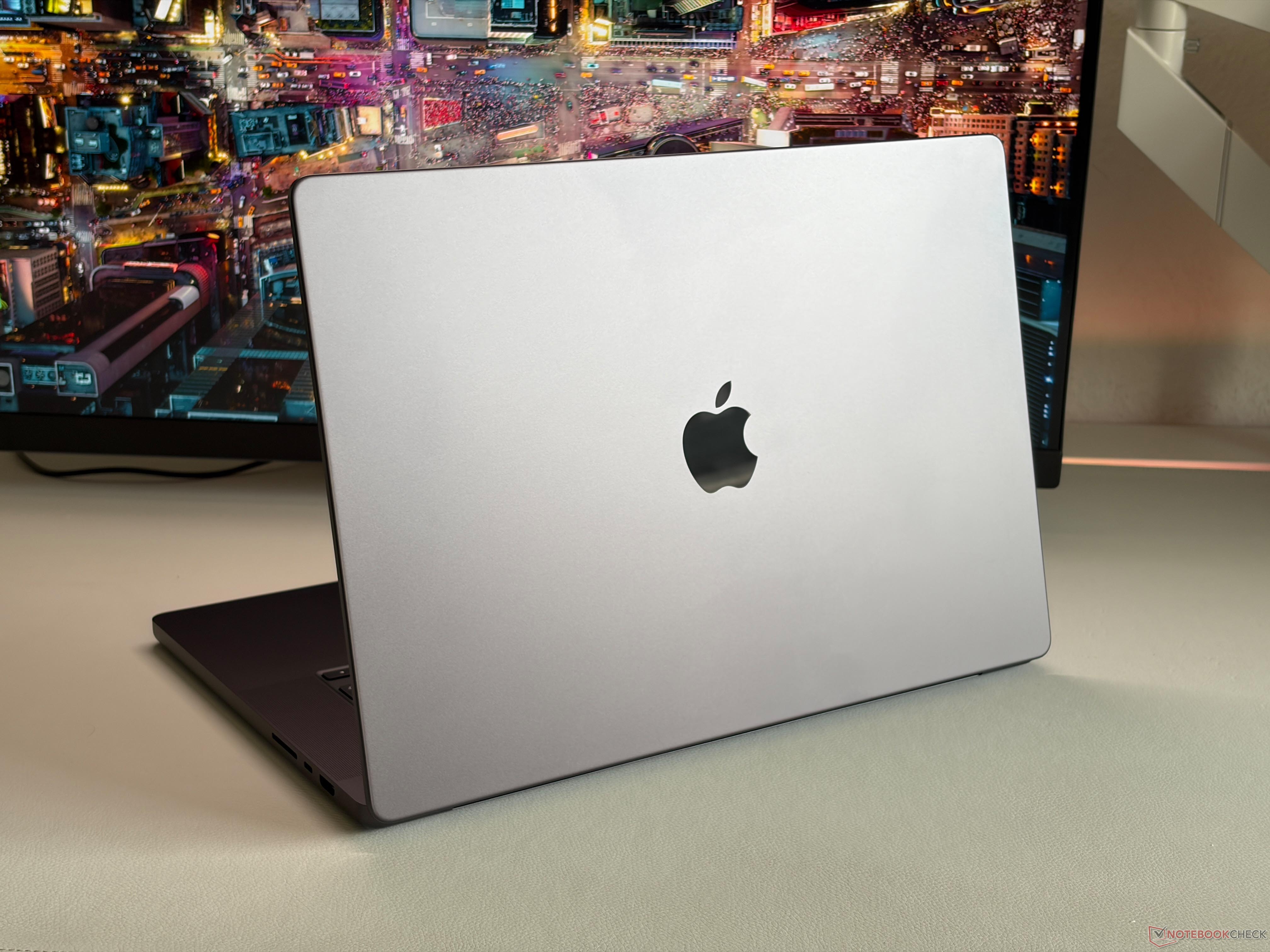 Czy firma Apple ograniczyła wydajność procesora M5 Max poprzez aktualizację oprogramowania? – Tak i nie