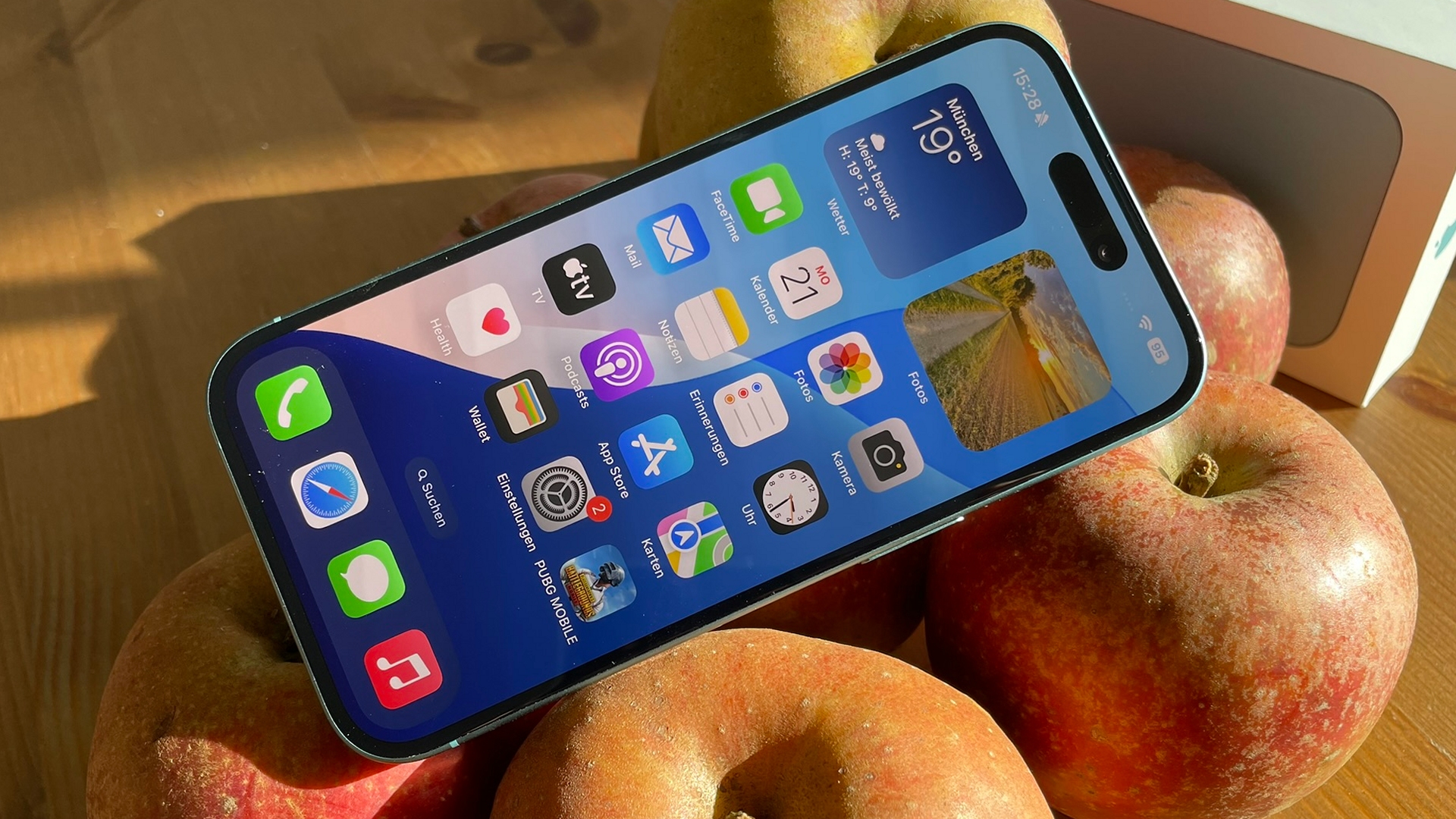 Apple iPhone 16