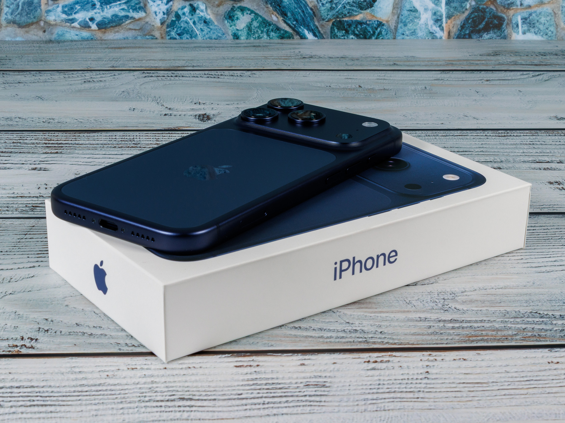 Apple recenzja iPhone'a 17 Pro - Szybciej, dłużej, dalej. Czy to wystarczy?