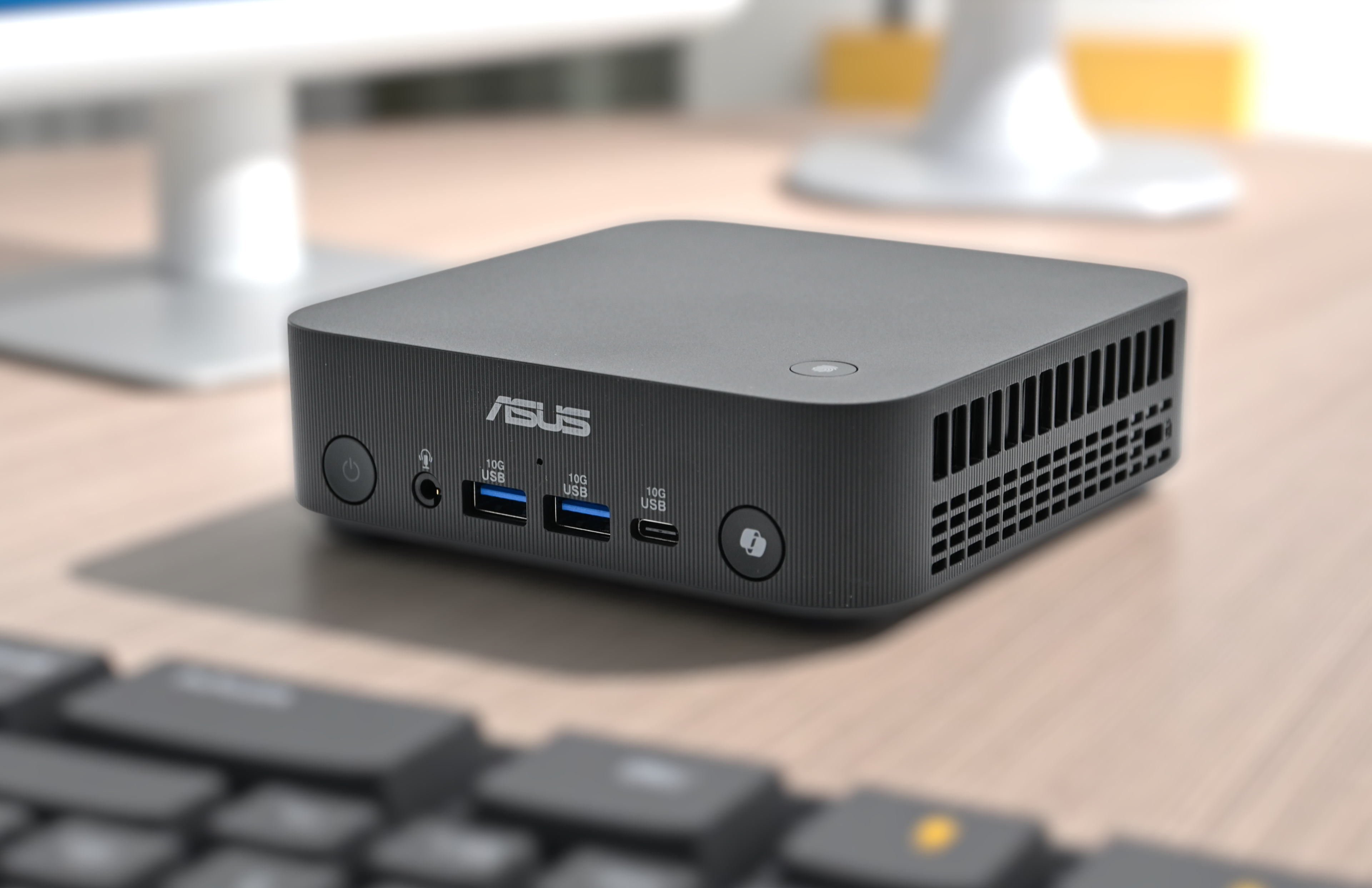 Asus ExpertCenter PN54 - biznesowy mini PC z AMD Ryzen AI 7 i nowoczesnymi funkcjami w recenzji