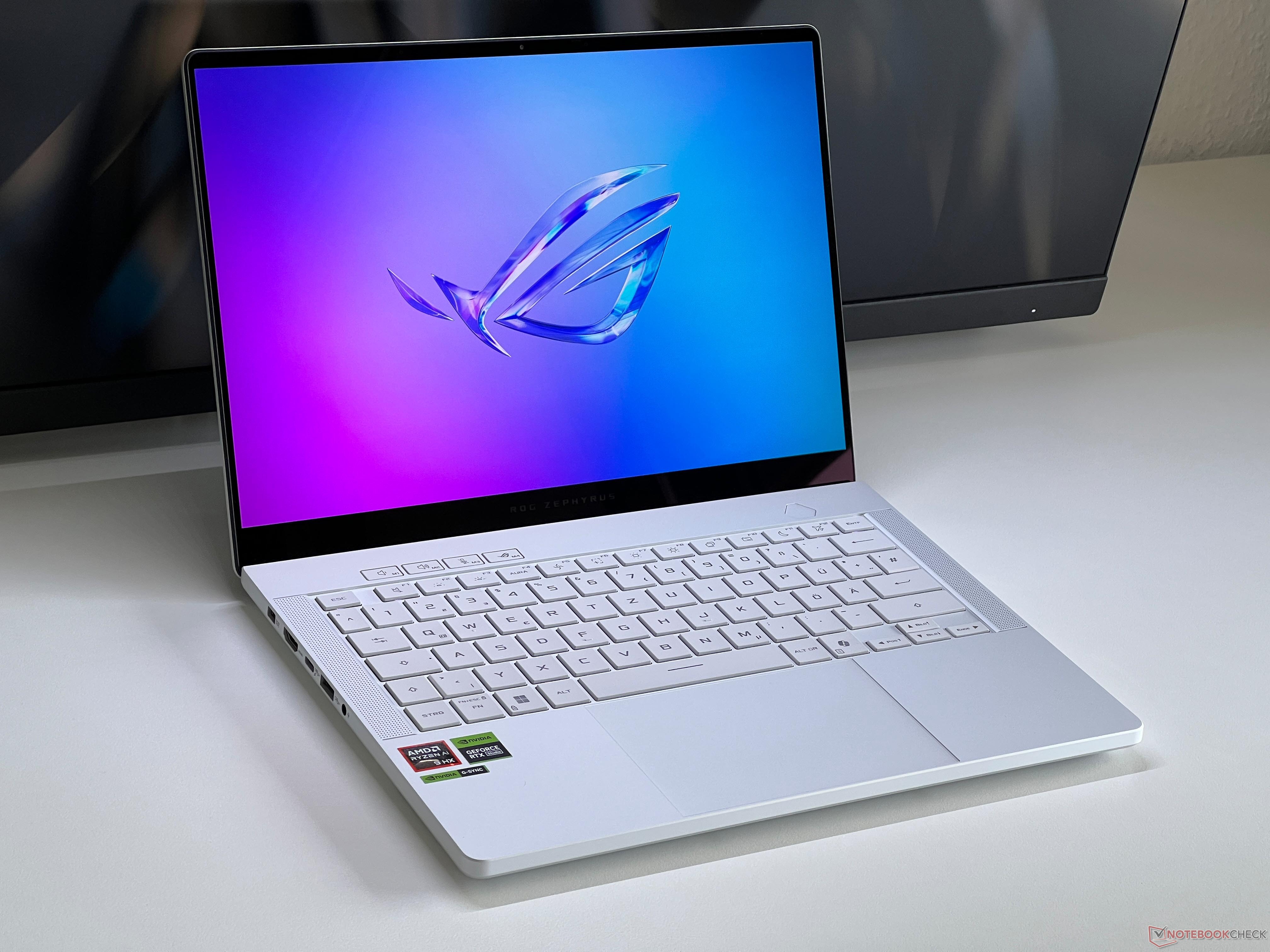 Asus ROG Zephyrus G14 jest bezkonkurencyjny, ponieważ Razer Blade 14 jest ograniczony do laptopa RTX 5070