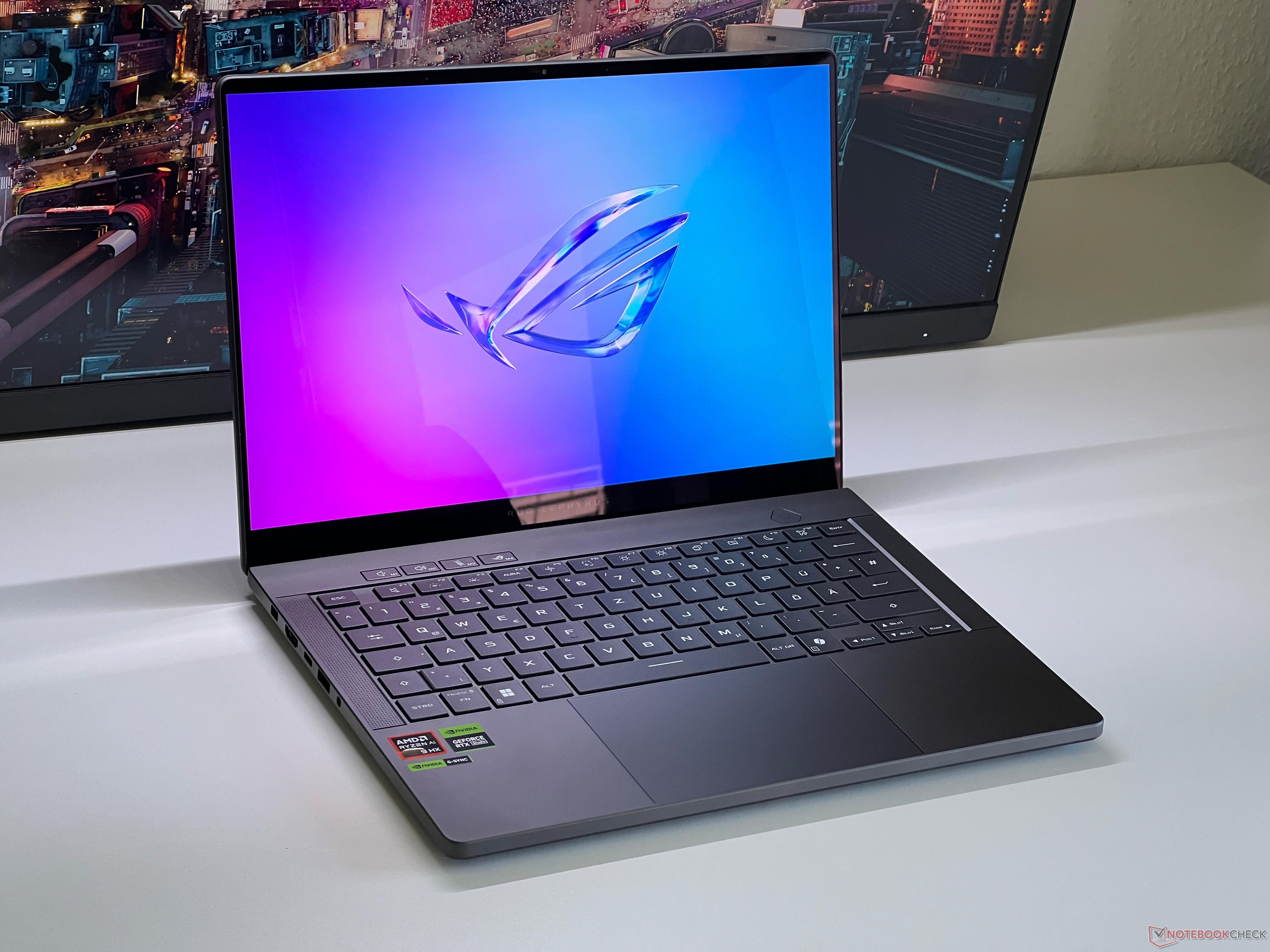 Model ROG Zephyrus G14 z 2026 roku stanowi ulepszenie, jednak model z 2025 roku, który jest o 600 dolarów tańszy, przez cały czas pozostaje bardzo dobrym wyborem