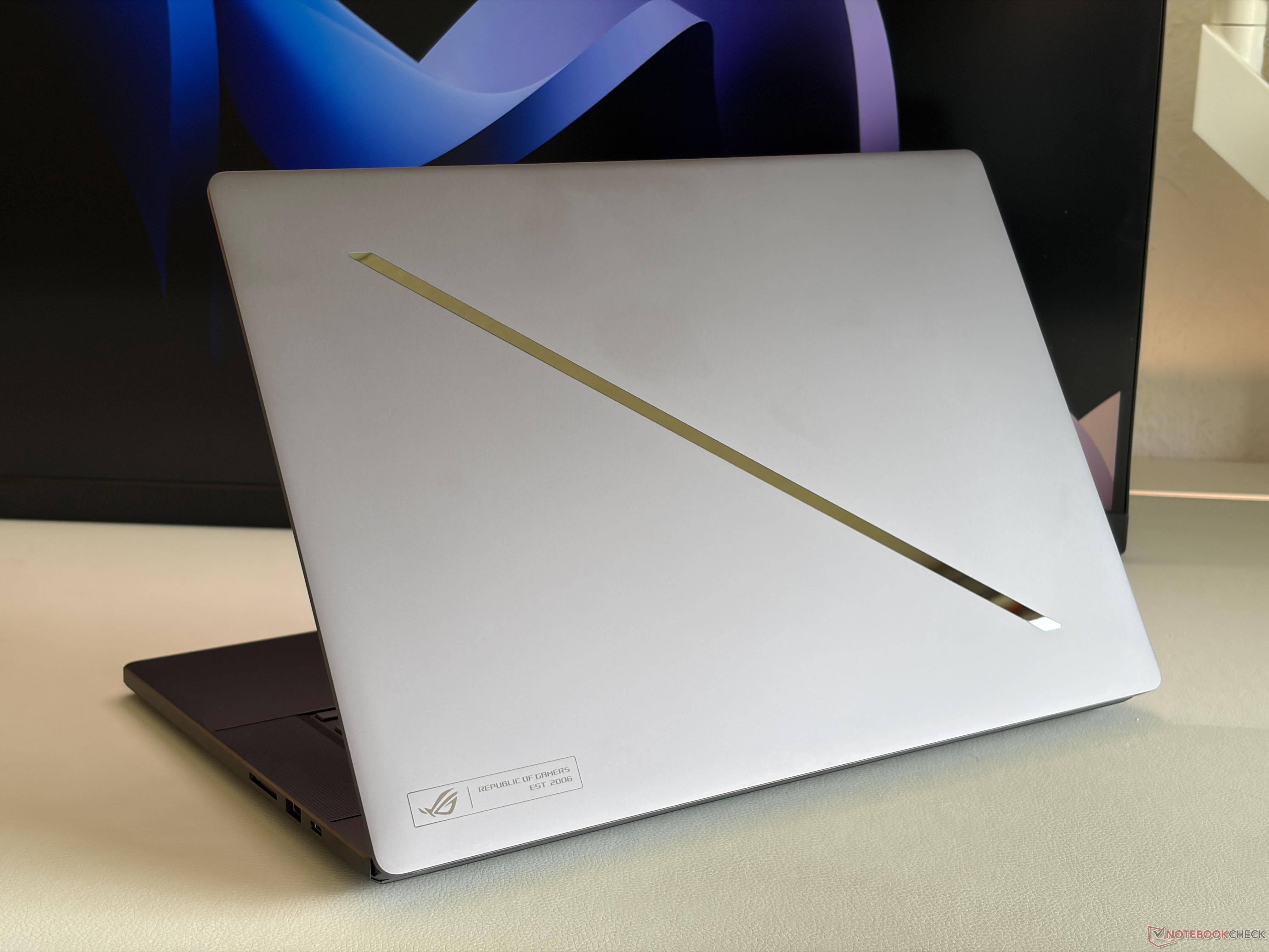 Karta RTX 5080 w laptopie Asus ROG Zephyrus G16 może pobierać do 160 watów, ale tylko przez krótki czas