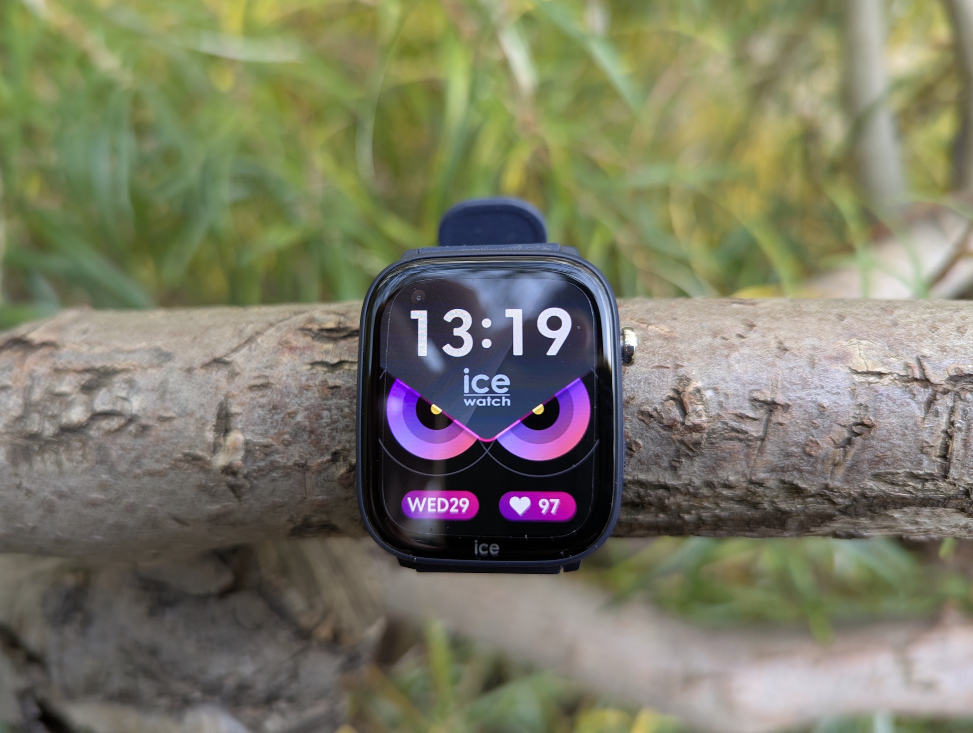 Dla rodziców, którzy chcą mieć spokój ducha? Smartwatch dla dzieci ICE Smart Junior 3.0 z Apple Znajdź moją recenzję