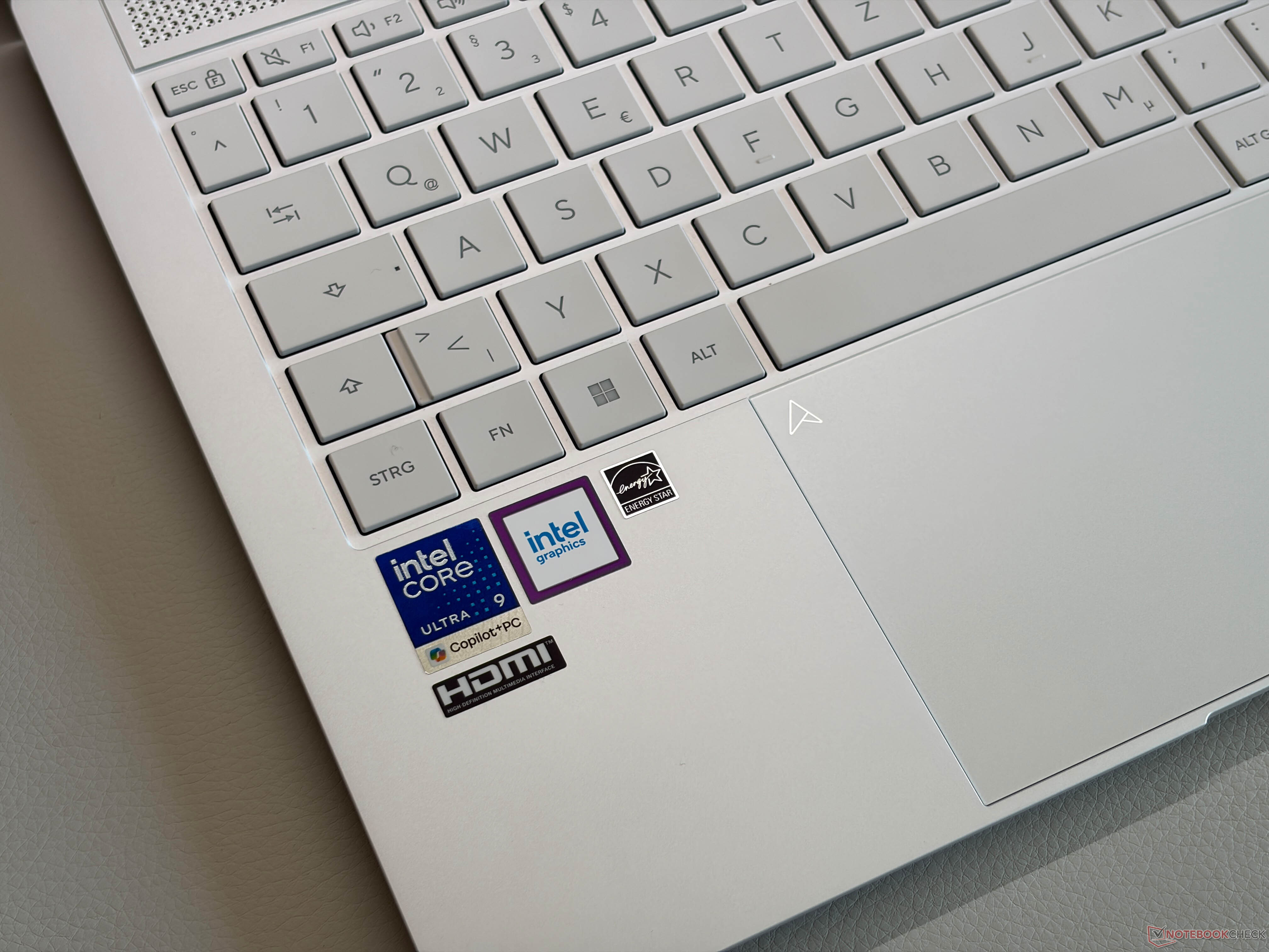Smukły Asus Zenbook S14 ujawnia poważny problem procesorów Intel Panther Lake
