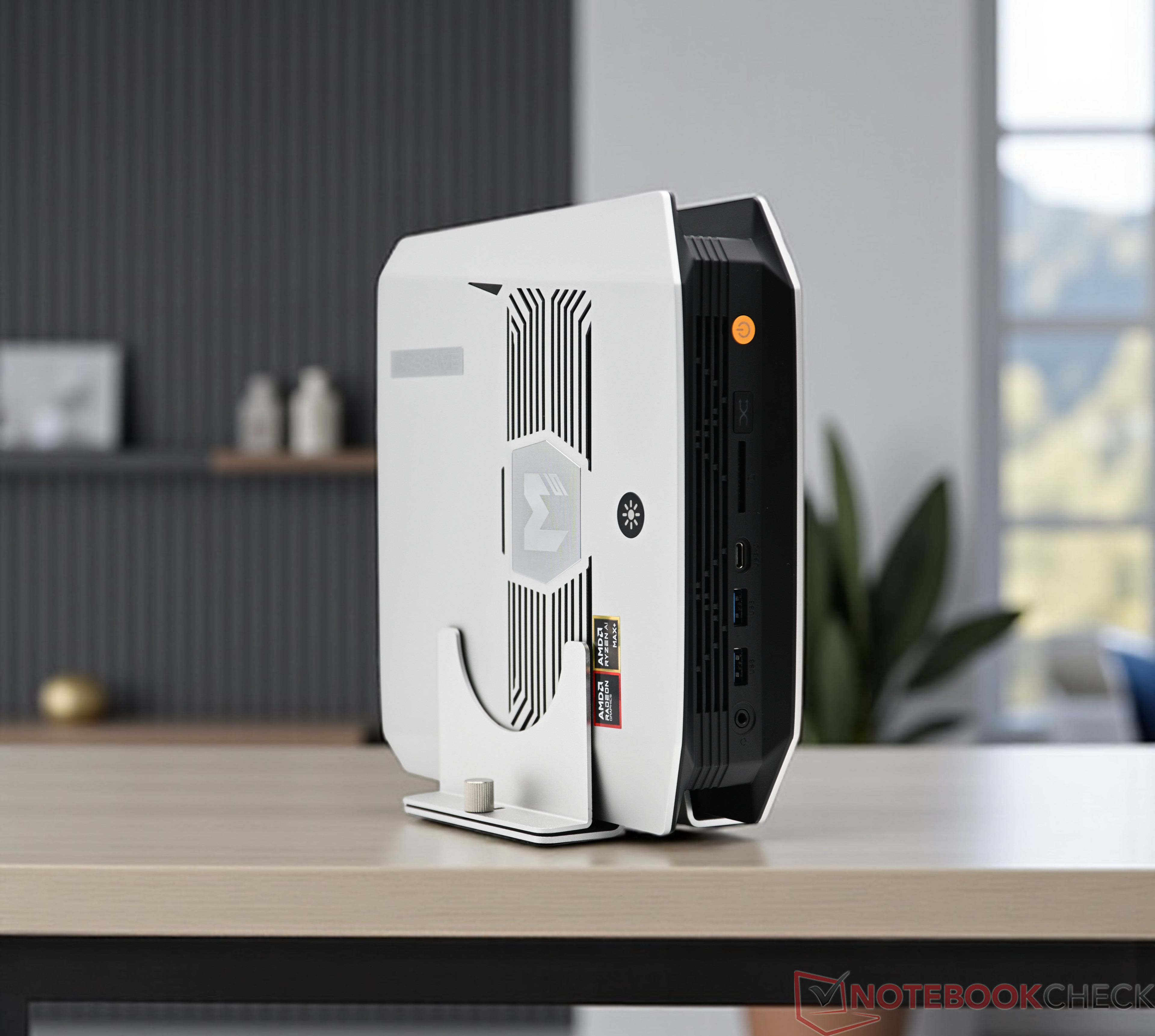 Porównanie kompaktowych stacji roboczych AI: Nvidia DGX Spark spotyka AMD Ryzen AI Max+ 395