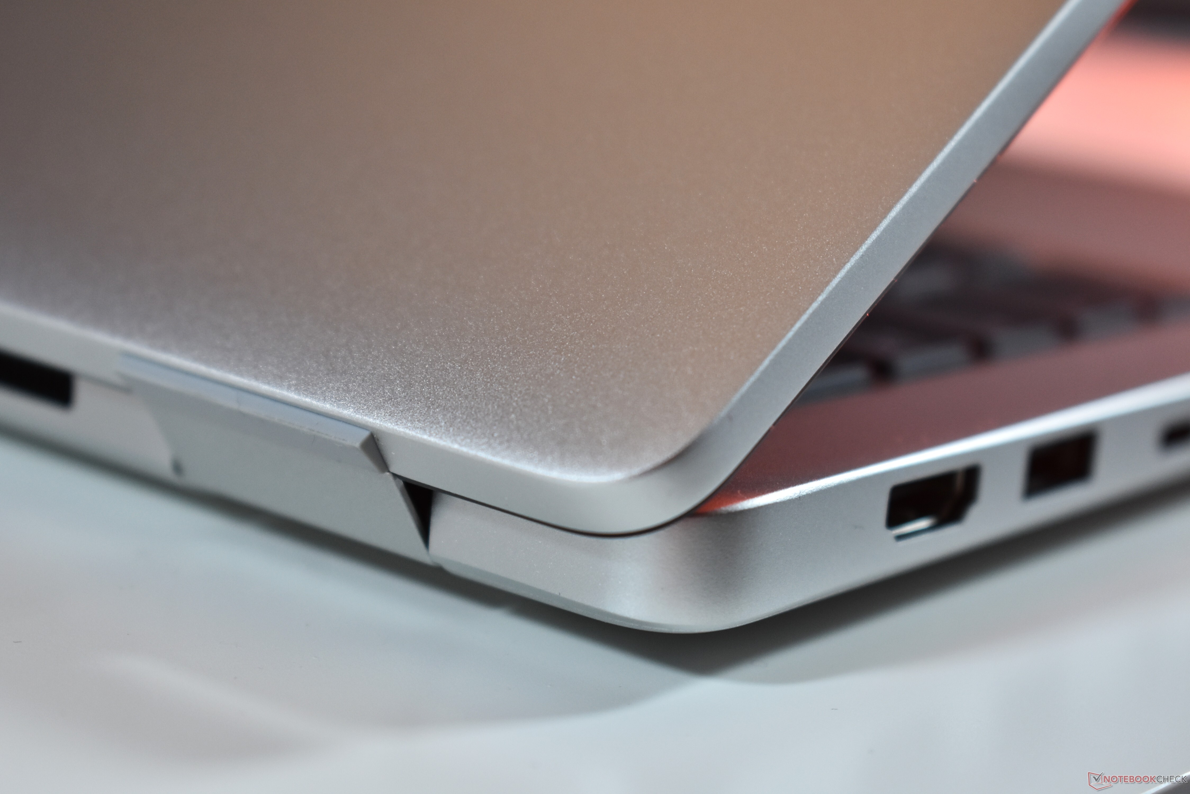 Ten laptop Dell to naprawdę duża wygrana dla AMD