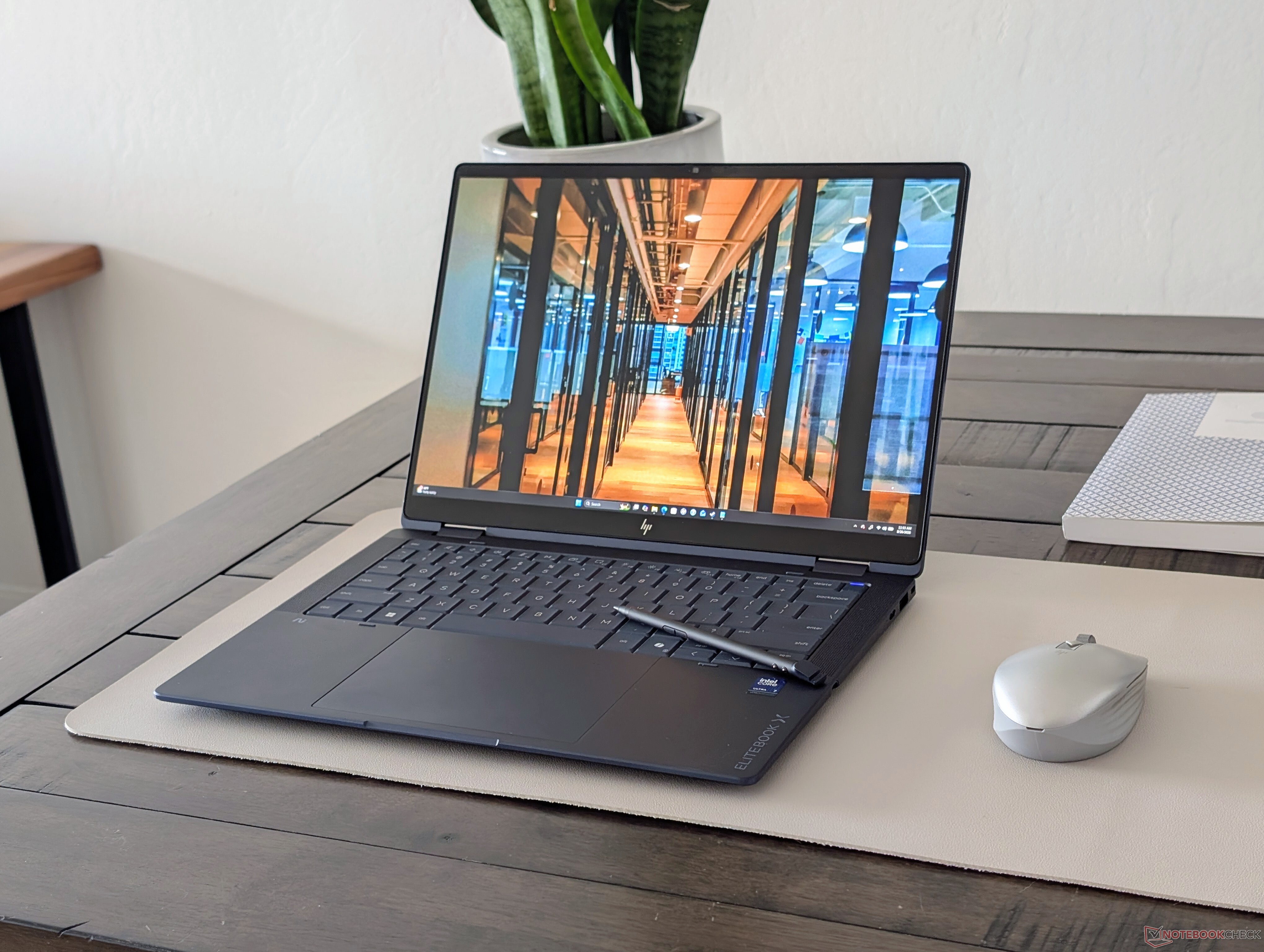Recenzja EliteBook X Flip G2i 14 AI: Najmocniejszy jak dotąd konwertowalny laptop firmy HP jest jednocześnie jednym z najdroższych