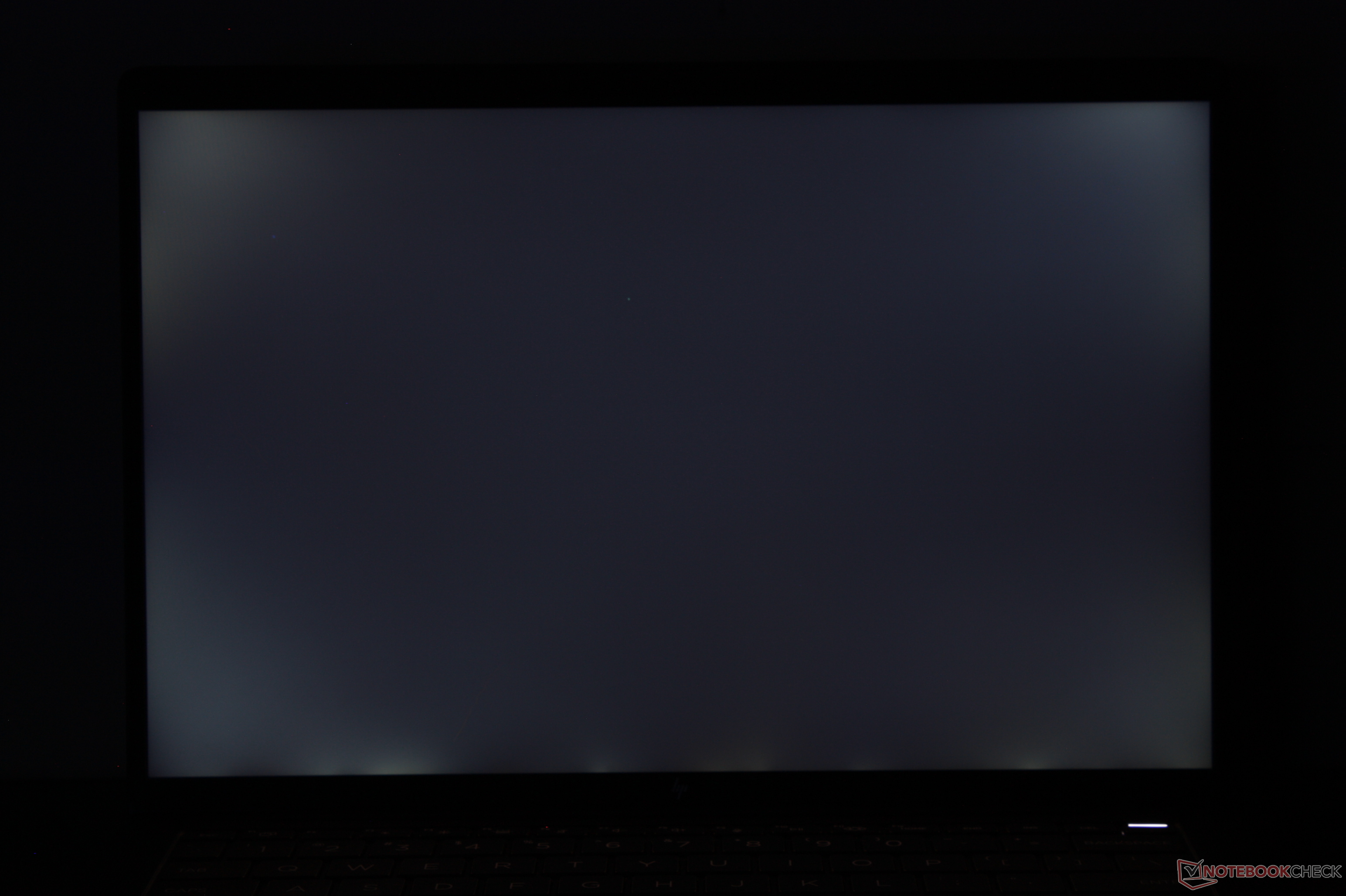 HP EliteBook X G1i 14 może cierpieć z powodu zauważalnego zachmurzenia wyświetlacza