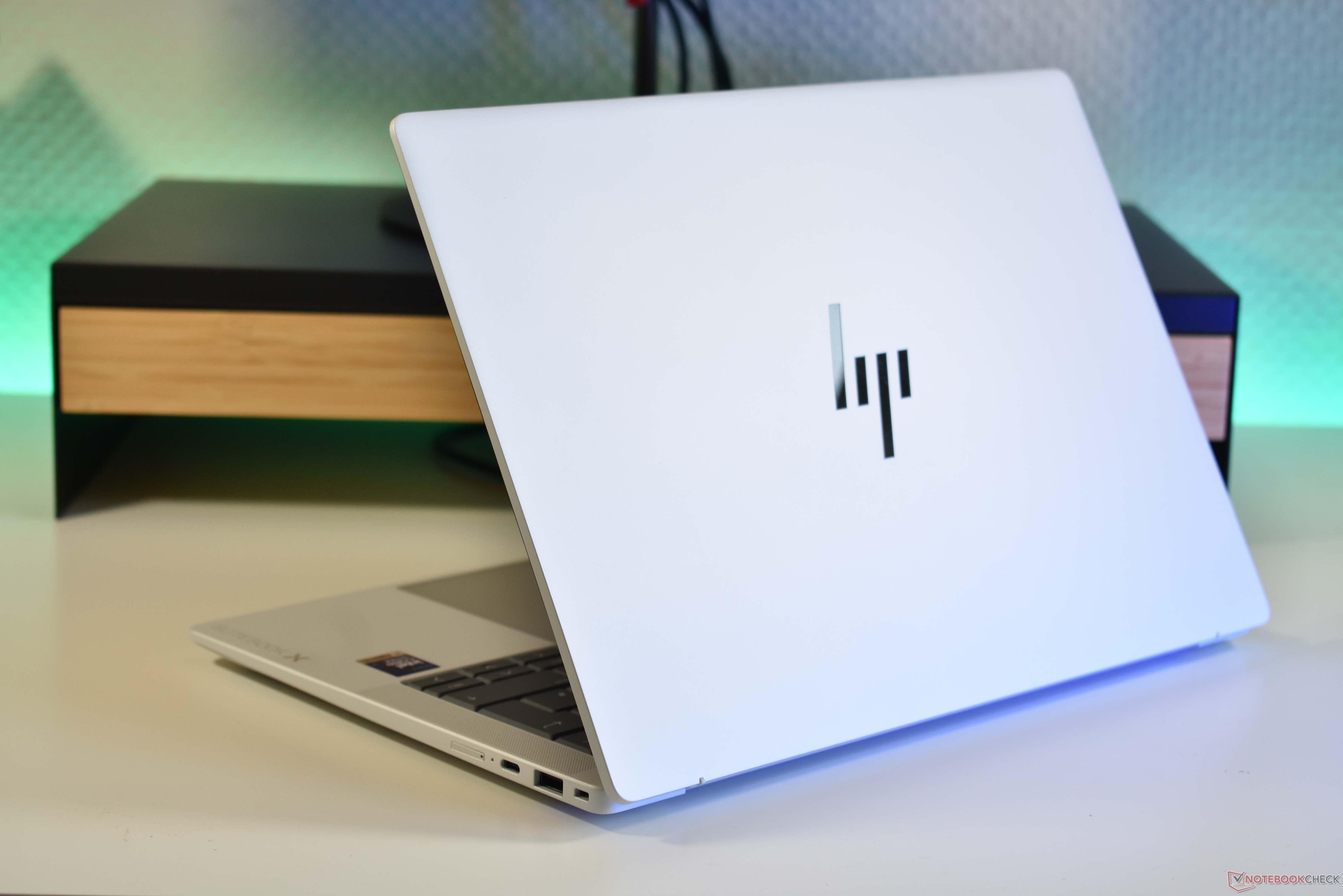 Który laptop biznesowy wygrywa: Lenovo ThinkPad X1 Carbon czy HP EliteBook X?