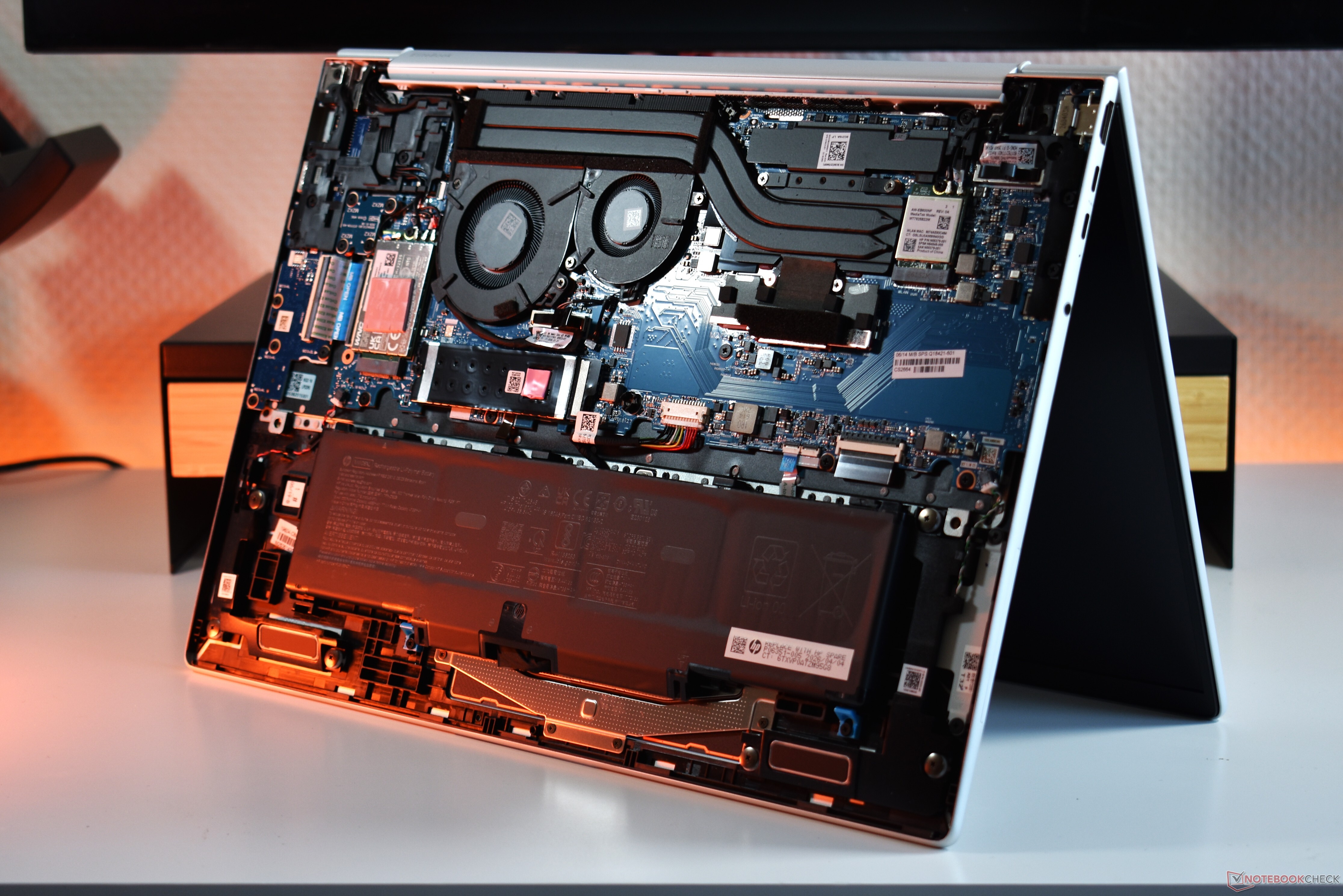 Ten laptop wydmuchuje powietrze: EliteBook 8 G2a 16 przedkłada wydajność nad poziom hałasu