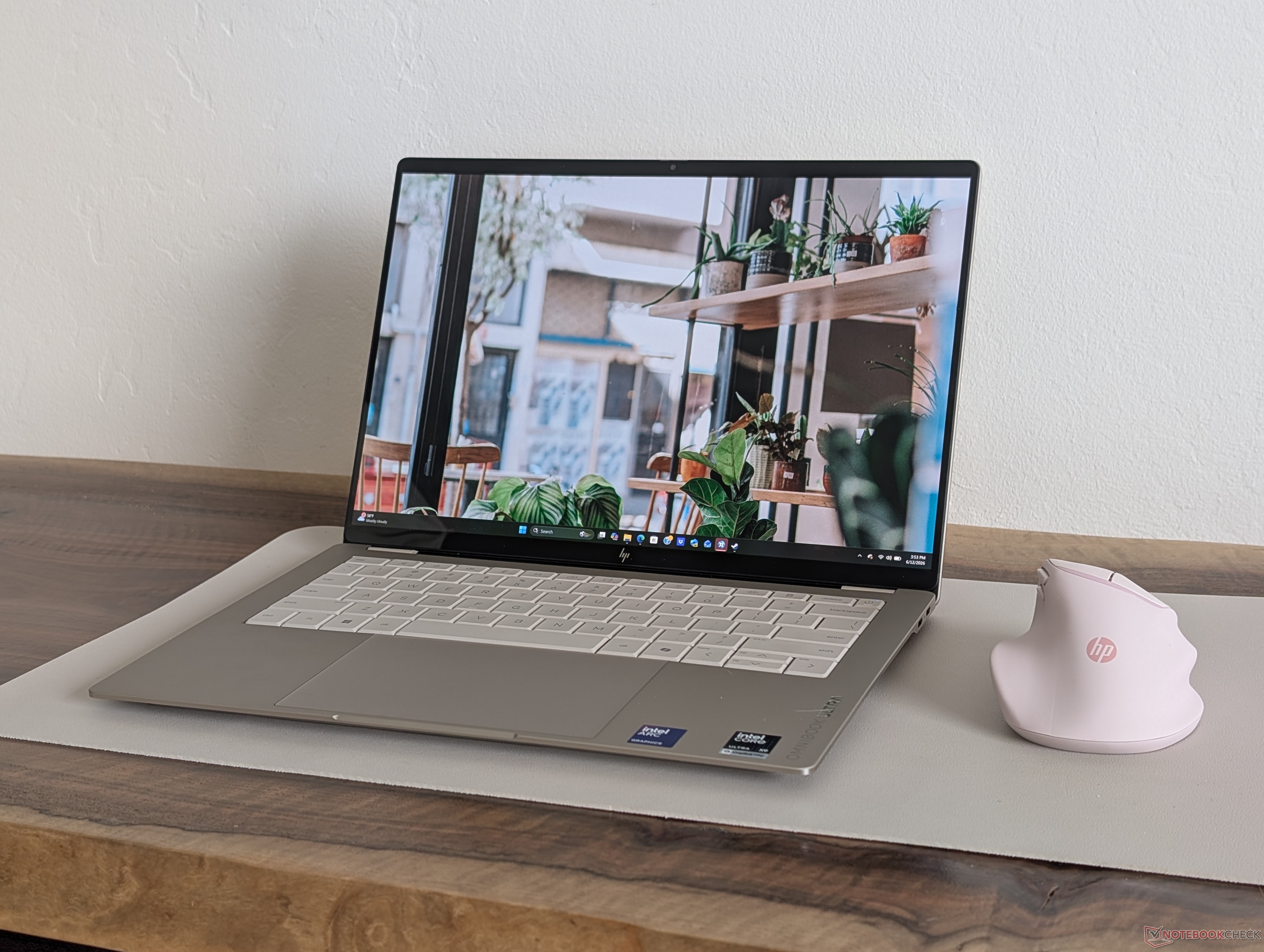 Recenzja HP OmniBook Ultra 14 Core Ultra X9: Całkowicie przeprojektowany i o wiele lepszy niż poprzednio