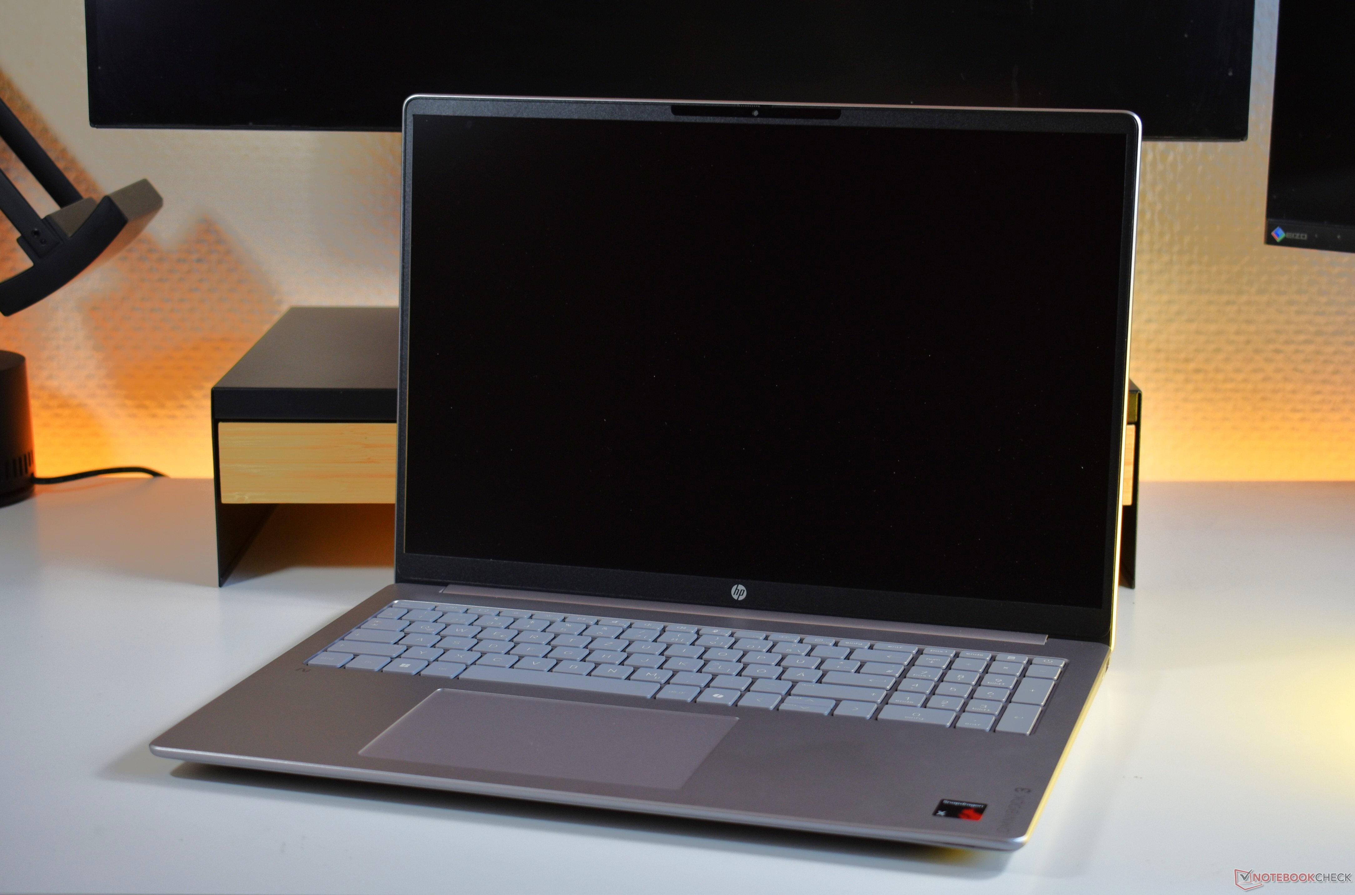 OmniBook 3 kontra MacBook Neo: Wybierz ten model, jeżeli potrzebujesz bardziej praktycznego laptopa