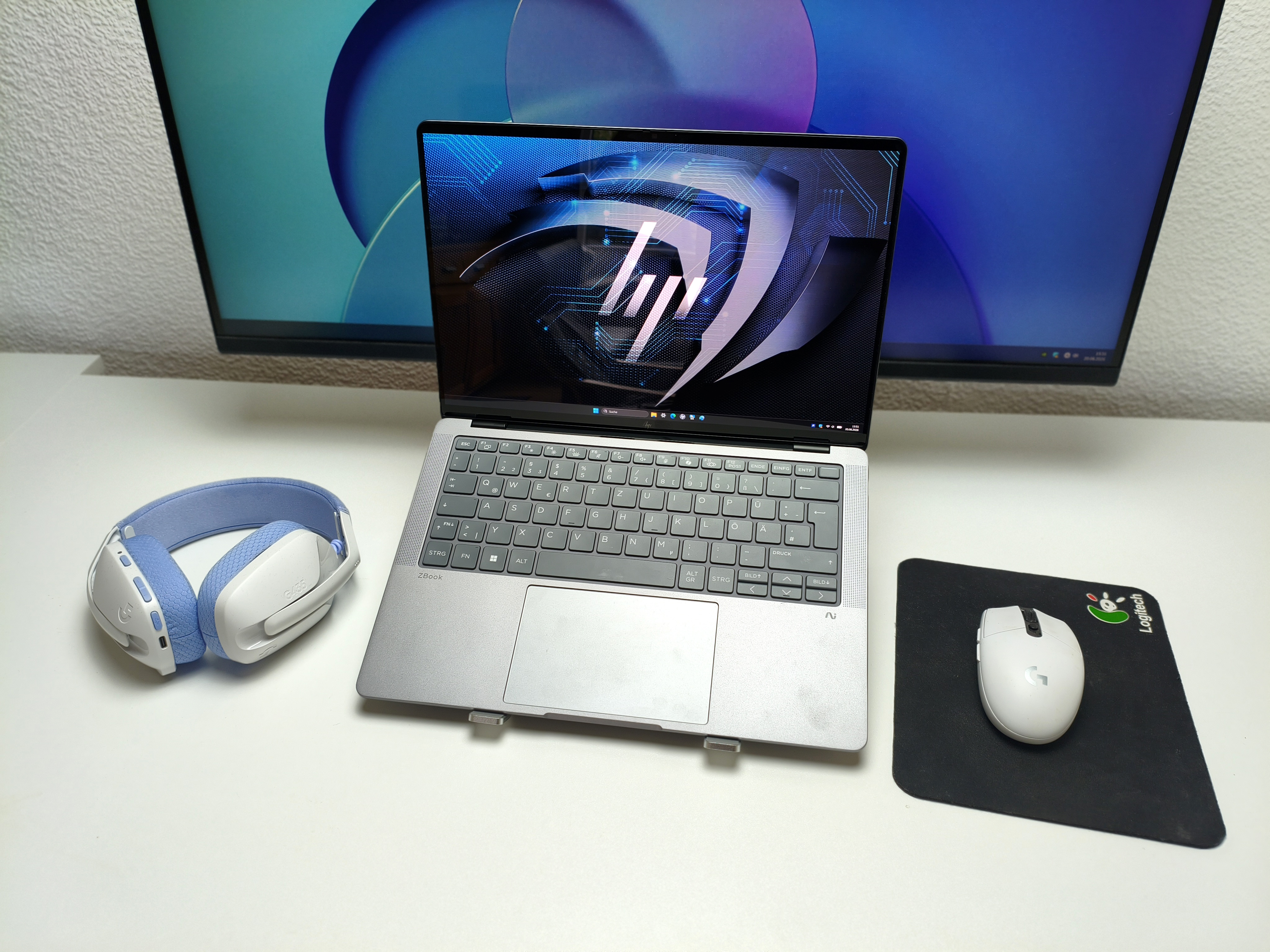 Recenzja laptopa HP ZBook Ultra G1a 14 z podświetleniem Strix Halo: ofiara kryzysu pamięci?